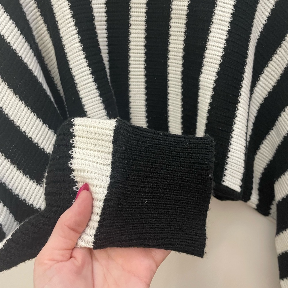 Vintage Revamped Cropped Monochrome Striped Sweater - Picture 3 of 6